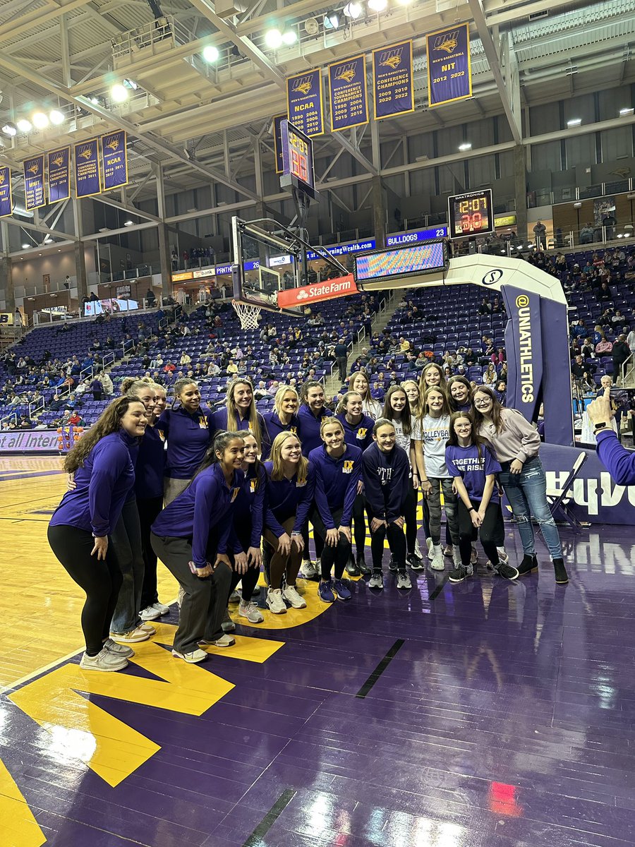 dike_new's tweet photo. DNH Middle School girls have been involved in a PenPal program with UNI Female Student Athletes the past few months. Tonight, they got to join the student athletes on the court to celebrate National Girls and Women in Sports Day!! #rollblue #LeadHerForward @DNHSUPT @UNIAthletics https://t.co/SZWfQvOnjh