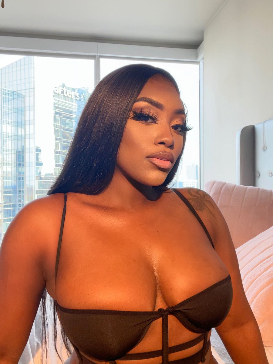 Erika_Eclass's tweet image. I treat all my h0$ the same, ain’t got no favorite