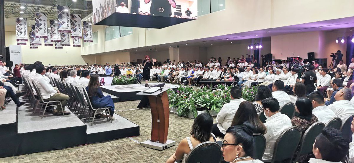 LaydaSansores's tweet photo. Campeche va a resucitar: seremos el pueblo que siga dando la mano a otros para que también sigan este camino de reinvindicación y esperanza. Este año recibiremos una aportación histórica del FAM, solo a través de la educación se transforman y revolucionan las mentes. https://t.co/ja086MzgpT
