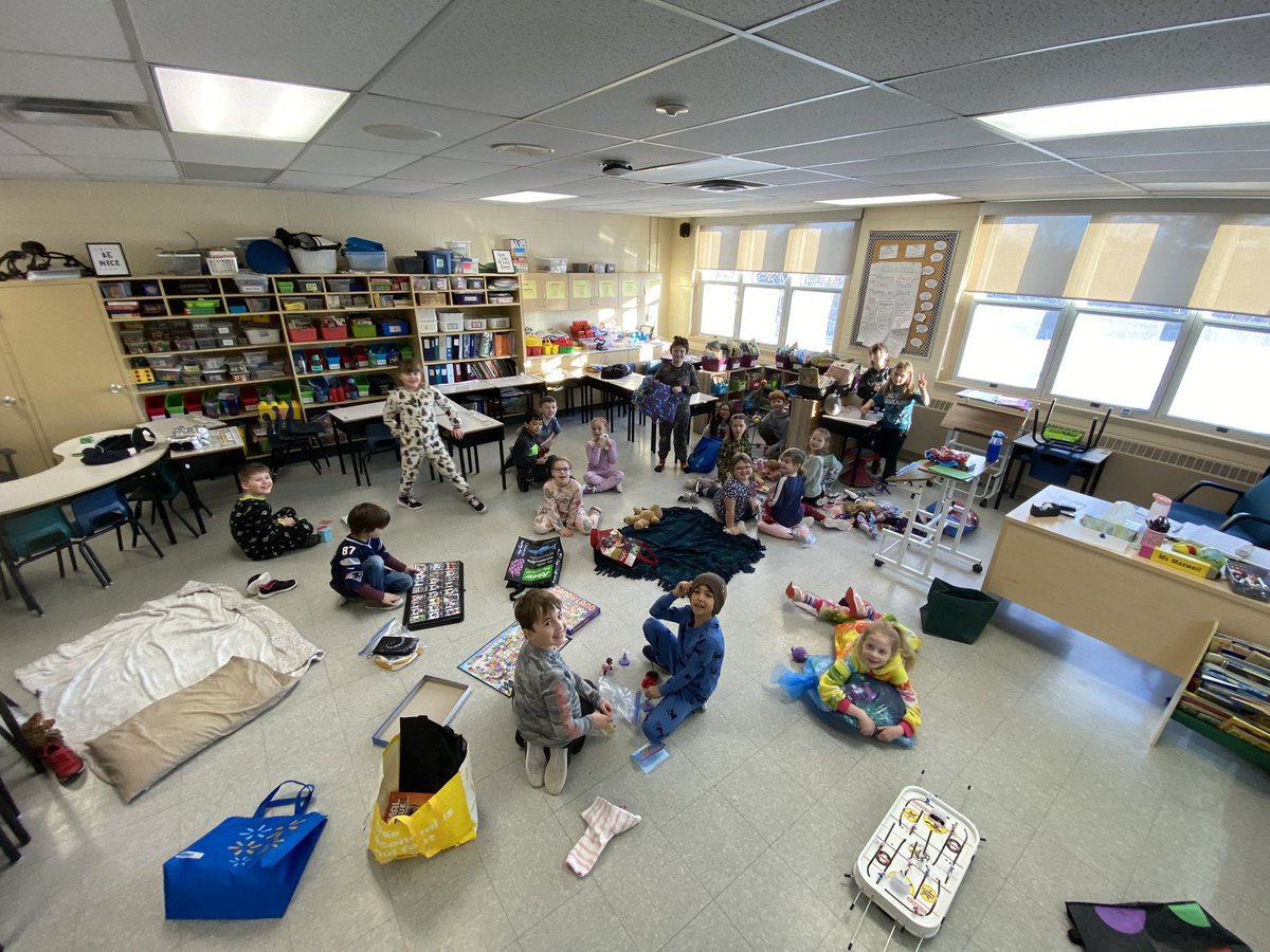 Ms. Maxwell tweet media