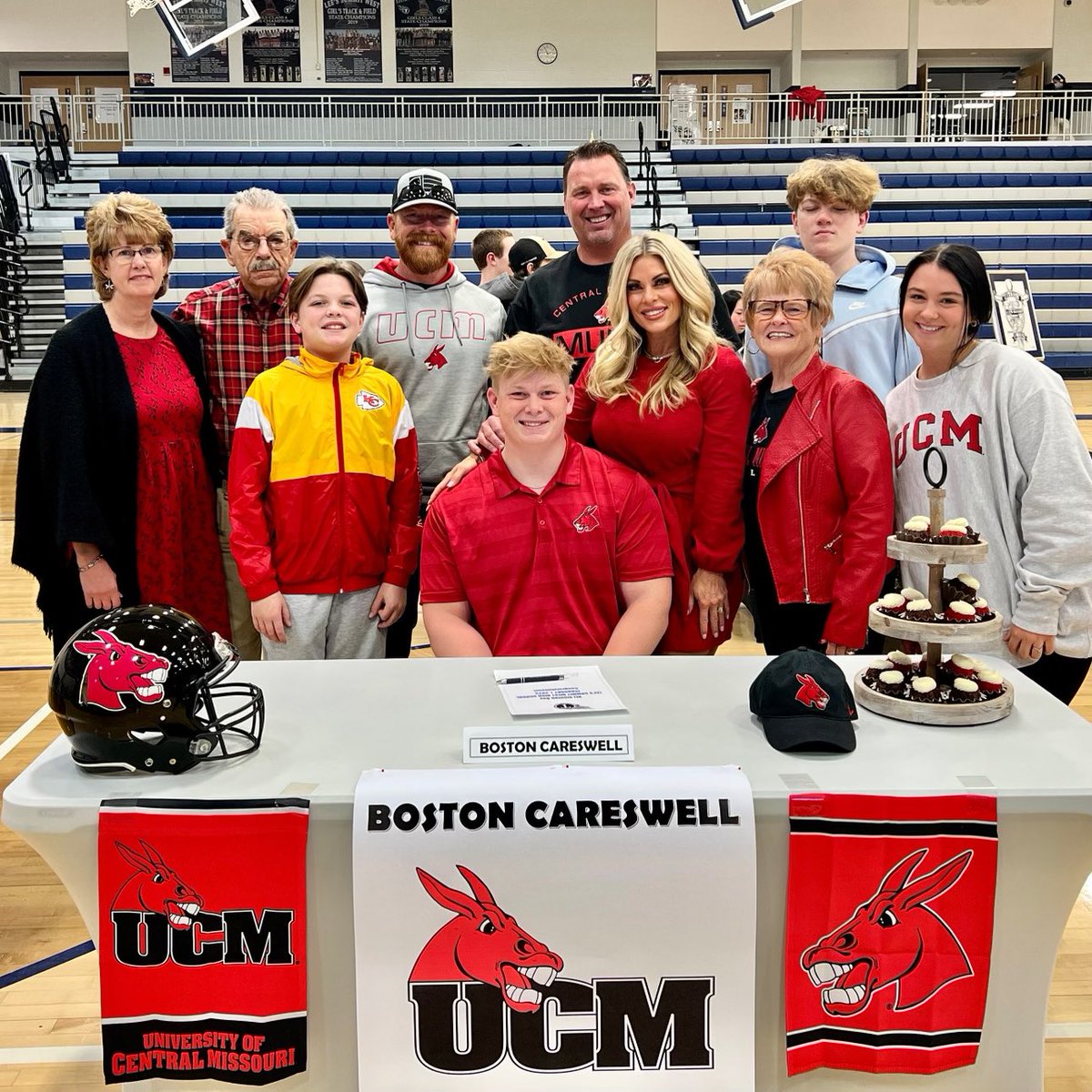 Officially signed <a href="/UCMFootballTeam/">Mules Football</a>