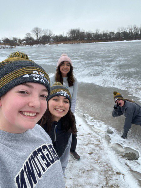 JWHSdistance's tweet photo. COURAGE,
SACRIFICE. DETERMINATION, COMMITMENT, TOUGHNESS, HEART, TALENT, GUTS. THAT'S WHAT LITTLE GIRLS ARE
MADE OF;
the heck with sugar and spice.
- BETHANY HAMILTON -
#happynationalgirlsandwomeninsportsday 🙌🏻🏃‍♀️😻🎀 https://t.co/KCzaCb34hp