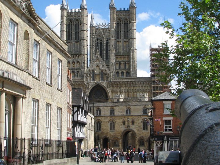 KiranIndraganti's tweet photo. When you think of some people respectfully, funnily and critically, you are thinking of some #gargoyles. What better place to find them in beautiful display than at the #Lincoln #cathedral?
#English #GothicBeauty #oldmemories #owncollection https://t.co/94UoLvhB6z