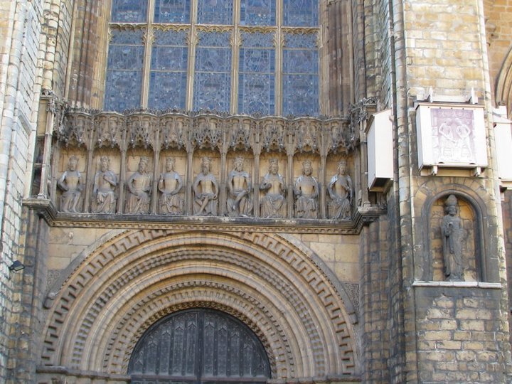 KiranIndraganti's tweet photo. When you think of some people respectfully, funnily and critically, you are thinking of some #gargoyles. What better place to find them in beautiful display than at the #Lincoln #cathedral?
#English #GothicBeauty #oldmemories #owncollection https://t.co/94UoLvhB6z