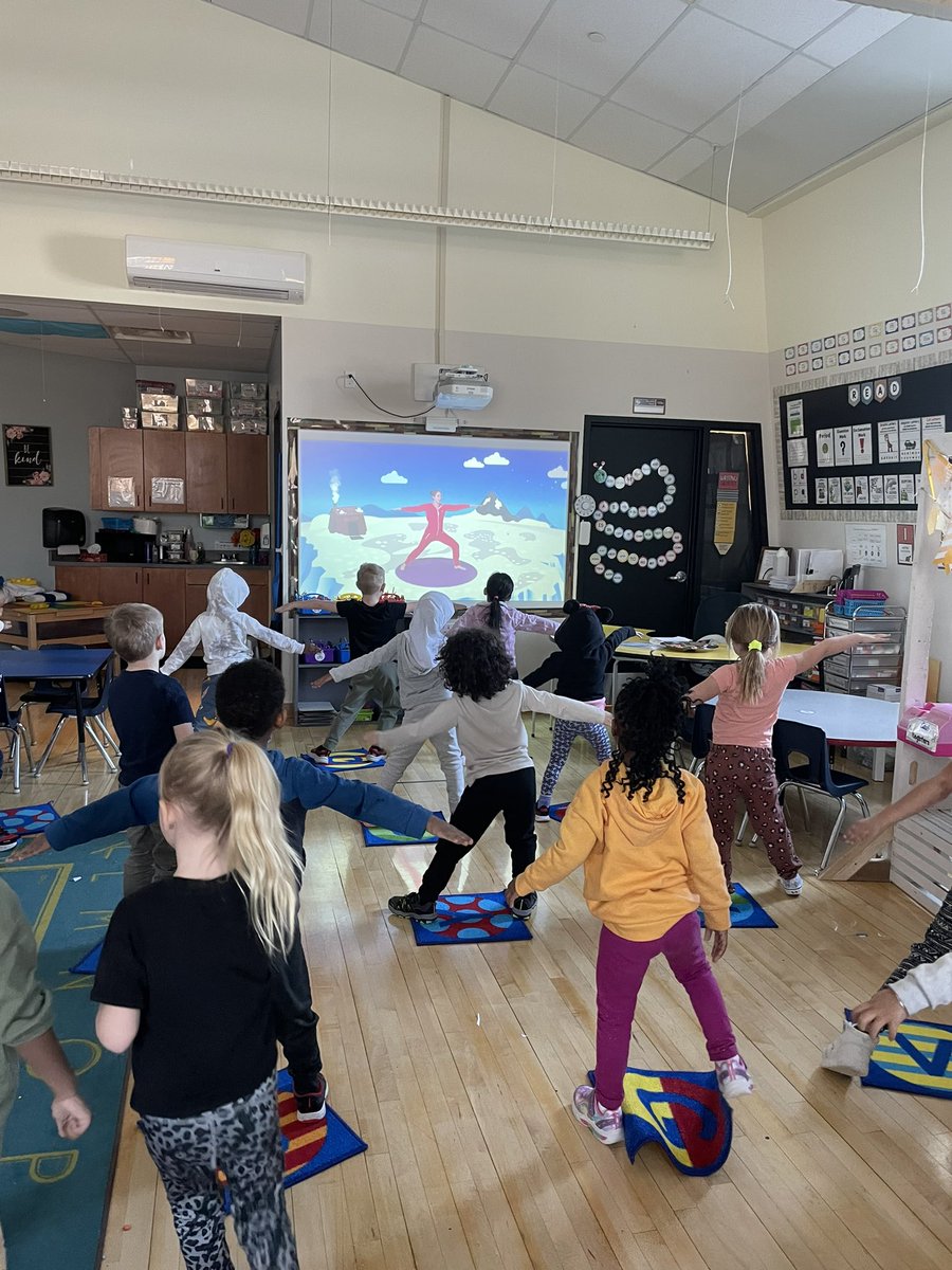 jill_young86's tweet photo. This temps call for some indoor yoga #insiderecess @FMPSD @FMPSDEarlyLearn @DrClarkSchool @CosmicKidsYoga https://t.co/oj72GO2UR3