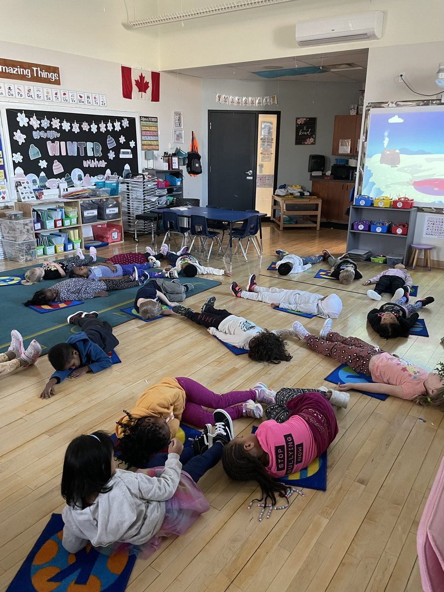 jill_young86's tweet photo. This temps call for some indoor yoga #insiderecess @FMPSD @FMPSDEarlyLearn @DrClarkSchool @CosmicKidsYoga https://t.co/oj72GO2UR3