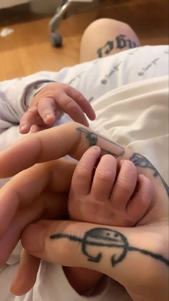 manitos en la cama ❤️‍🩹