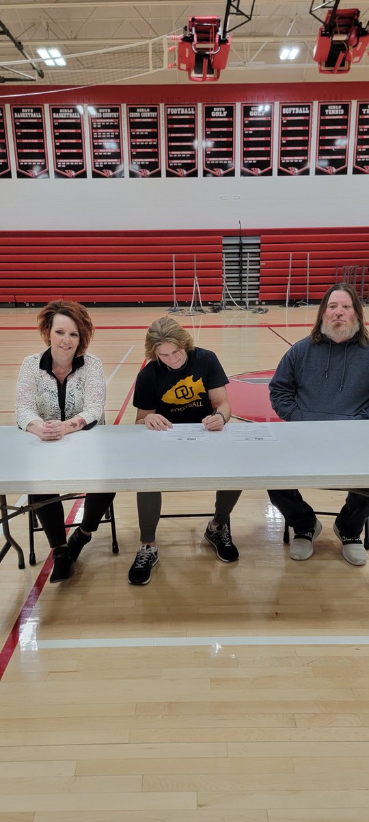 WHSAthleticsOf1's tweet photo. Congrats to the following @WamegoFootball players who signed their LOI to continue their academic and athletic career. @HaydenOviatt (Army West Point), @HaganJohnsonn (Ottawa U.), @ColinDonahue8 (Wash U. St. Louis), and @Noahficke (Coffeyville CC). https://t.co/DYXKHfq98B