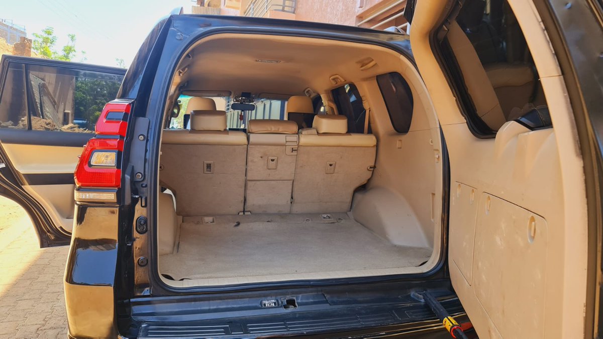 GovKhalif's tweet photo. @RodgersKipembe Toyota Land Cruiser Prado
YoM 2011 with a 2016 Facelift
Petrol
5seater
Screens per seat
Leather seats
Internal sound
Buy and Drive

Asking 3.3M https://t.co/vlq0VOLi6H
