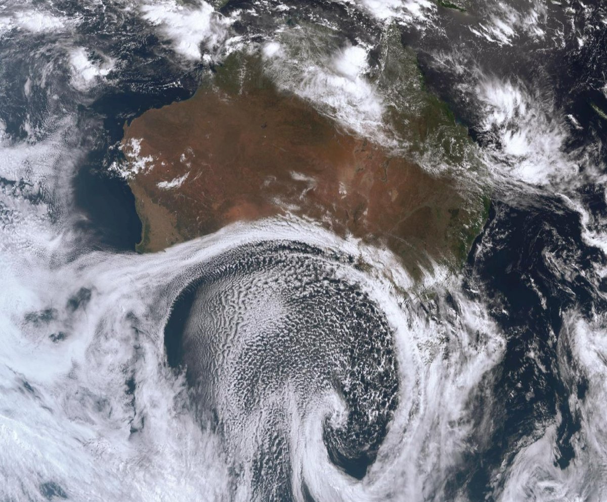 A mushroom of cold air approaching from the south 🍄