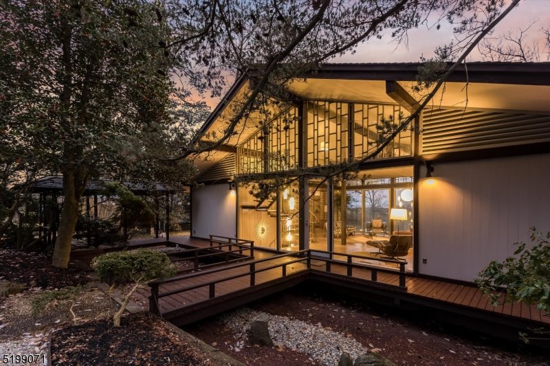 Zillow Gone Wild 🏡 on Twitter: "The view? https://t.co/edZIjM6kBf ...