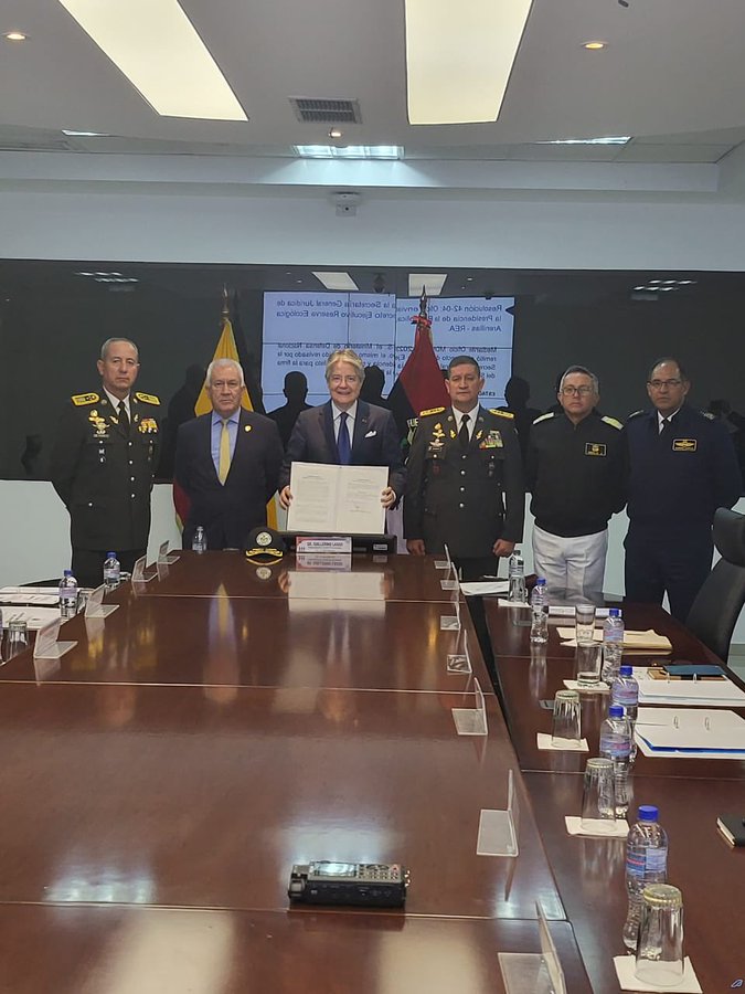 httpspbstwimgcommediaFn7NZh4XEAAFM10formatjpgname900x900