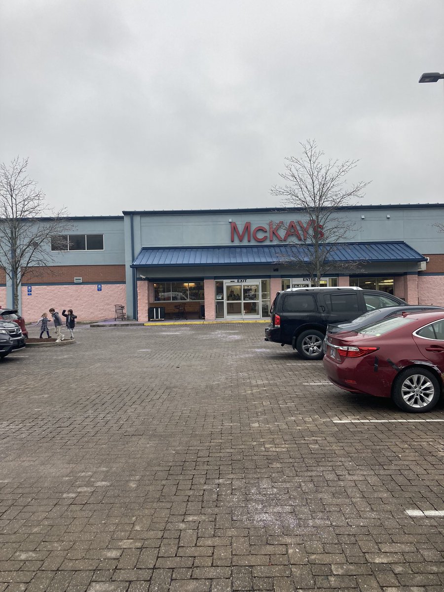 TnMatthewAllen's tweet image. Highly recommend McKays of Nashville for books, records, video games, and much more #mckays #usedstore #secondhand