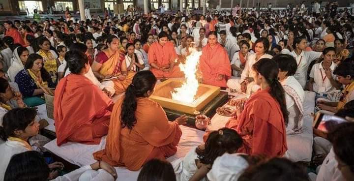 ॐ परम पूज्य <a href="/yogrishiramdev/">स्वामी रामदेव</a> महाराज जी द्वारा लिए गये संकल्पों की पूर्ति के लिए प्रतिपल तत्पर, महिला पतंजलि योग समिति की मुखिया, परम आदरणीया मुख्य केंद्रीय प्रभारी दीदी #डॉ_साध्वी_देवप्रिया जी को अवतरण दिवस की हार्दिक बधाइयाँ एवं शुभकामनायें.
<a href="/Sadhvi_Devpriya/">Dr. Sadhvi Devpriya</a> <a href="/pyptharidwar/">Patanjali Yogpeeth, Haridwar</a>