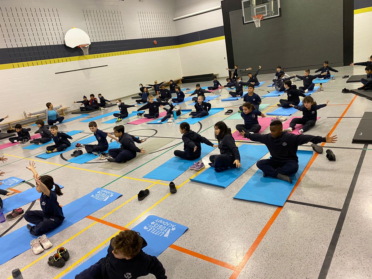 WaldenOakville's tweet photo. Our students always look forward to Wellness Wednesdays 😊 This morning, we welcomed back Little Yogis for an awesome start to our day 🧘‍♂️ #wellnesswednesday #yoga #bewell #makinggoodpeople #makeabetterworld @LittleYogisCA https://t.co/K3lpW5gbCj