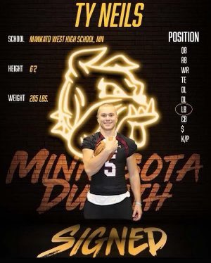 Officially a Bulldog!! 🐶 #EarnIt <a href="/CoachWiese/">Curt Wiese</a> <a href="/CoachStegerUMD/">John Steger</a> <a href="/Coach_Dill/">Trey Dill</a> <a href="/UMD_Football/">UMD Football</a>