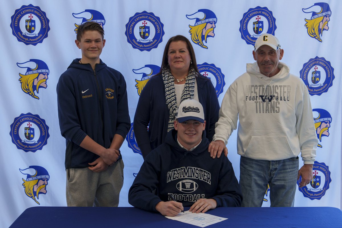 MatthewPetruzz1's tweet image. Official!! @WCtitansFB @joeyantuono @coachbenzel @_CoachHeck @ShadWheeler_