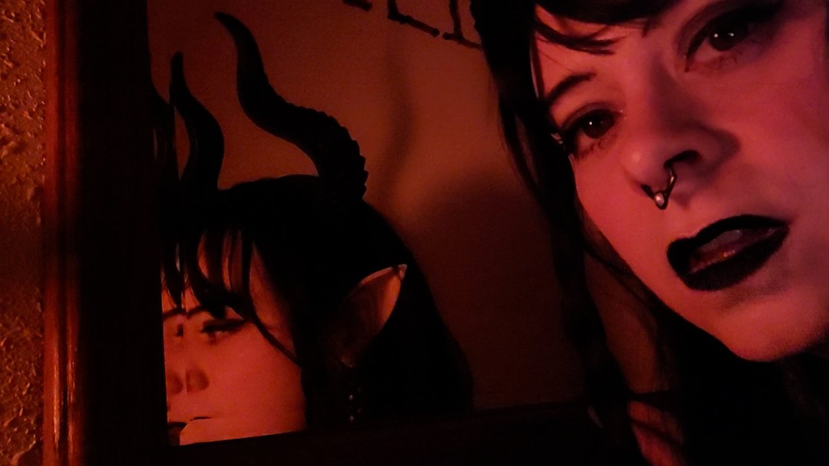 pomegprincess's tweet photo. NEW VIDEO!
The succubus Lilith has been summoned and she makes you her pet... by turning you into a cat!

Then play along with Lilith for the 18+ game, Hero's Journey.
2 hour Patreon exclusive! https://t.co/aKHWfjTXeq