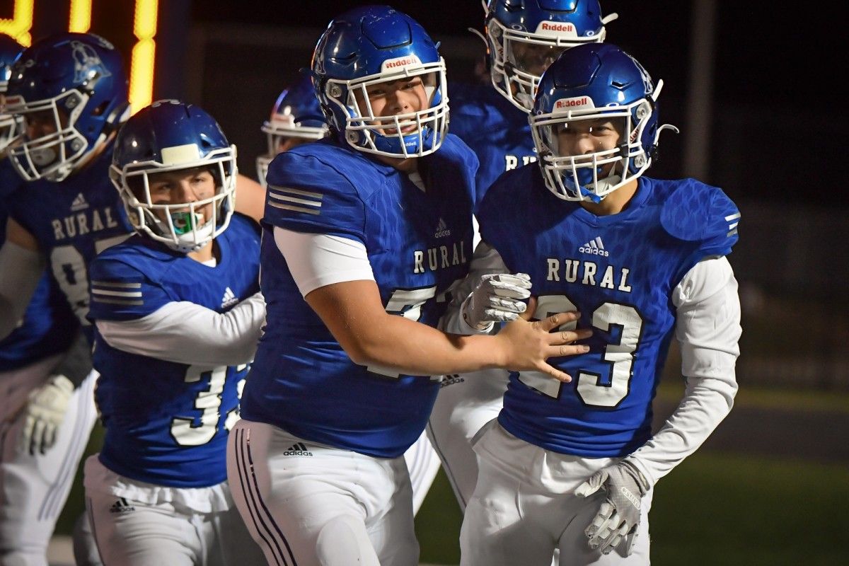 peterson_rick's tweet photo. Diverse the byward for @IchabodFTBL 32-member recruiting class. @wrhsfball's @TyWeber8, @Amr23Sabbarini, @HPHSATHLETICS' @MackeyJames50, @SilverLakeFB's @Theim_7 among WU signees. ...
https://t.co/XqAsFZNyGN https://t.co/swrGo0LjK4