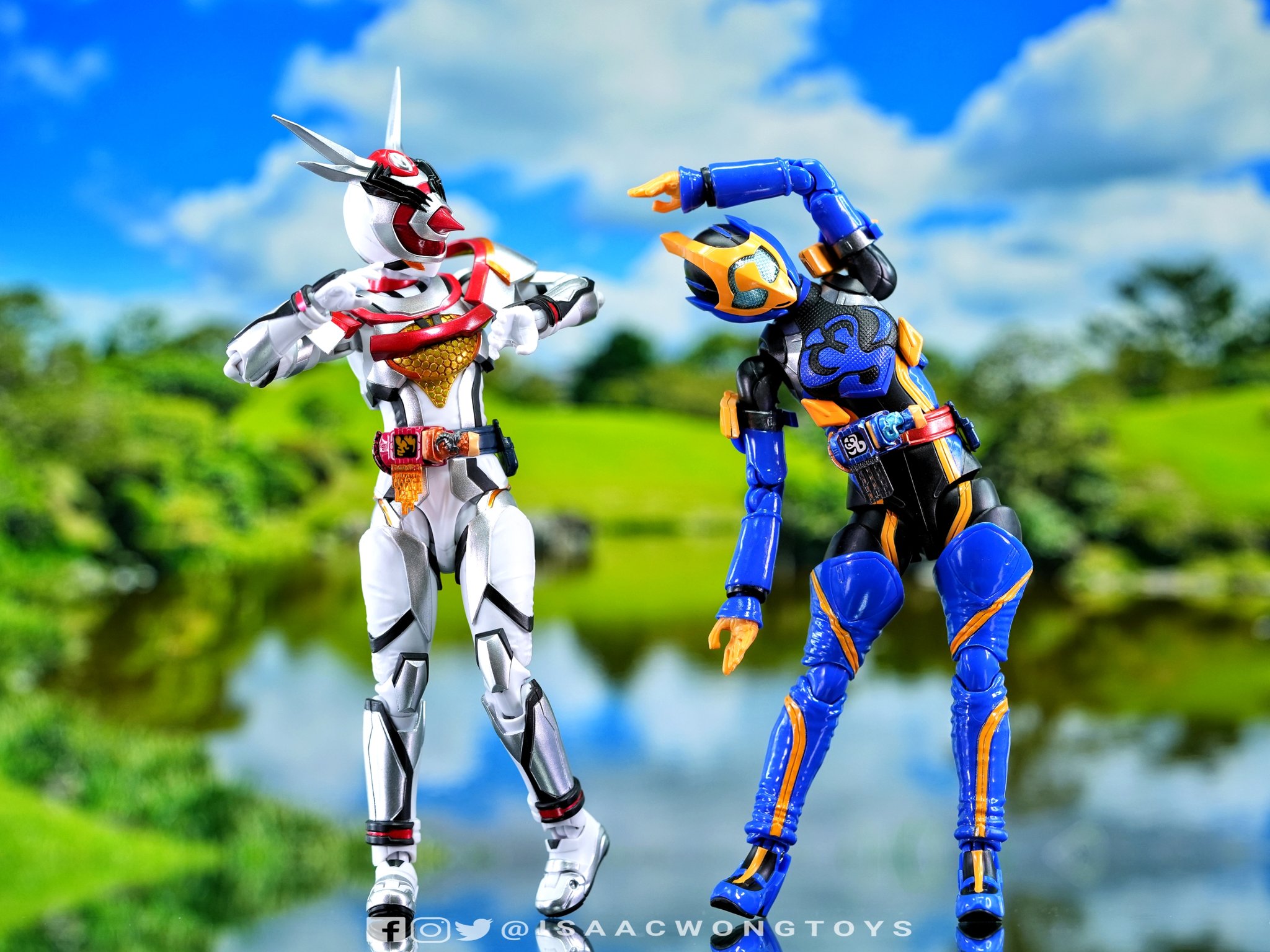 S.H.Figuarts 仮面ライダージャンヌ・仮面ライダーアギレラ 2体