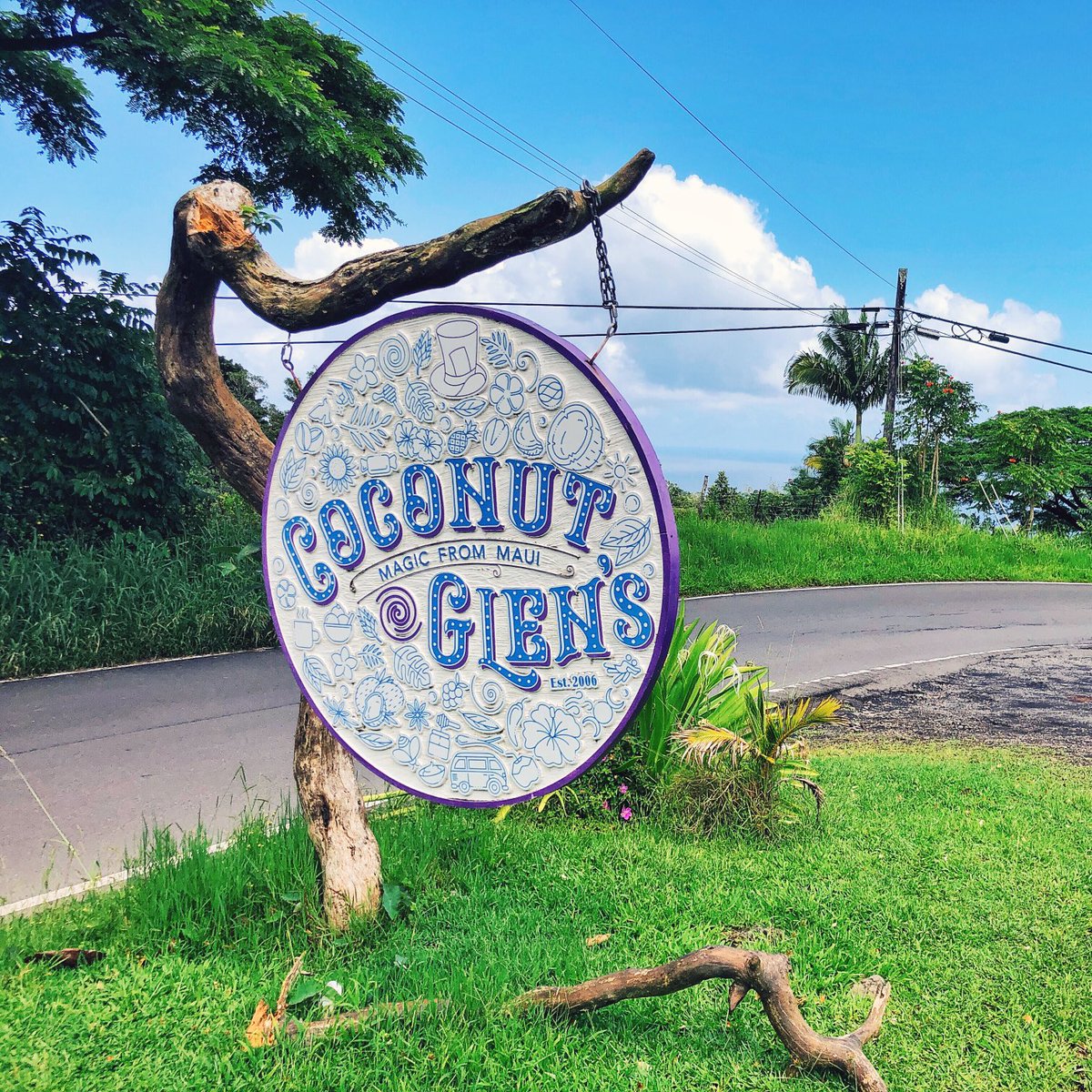 harmdhesiphoto's tweet photo. A must stop on the Road to #Hana: #Coconut Glen’s!

#maui #hawaii #roadtohana #iphonex #snapseed #vsco #vscocam https://t.co/BBUAwdVCyu