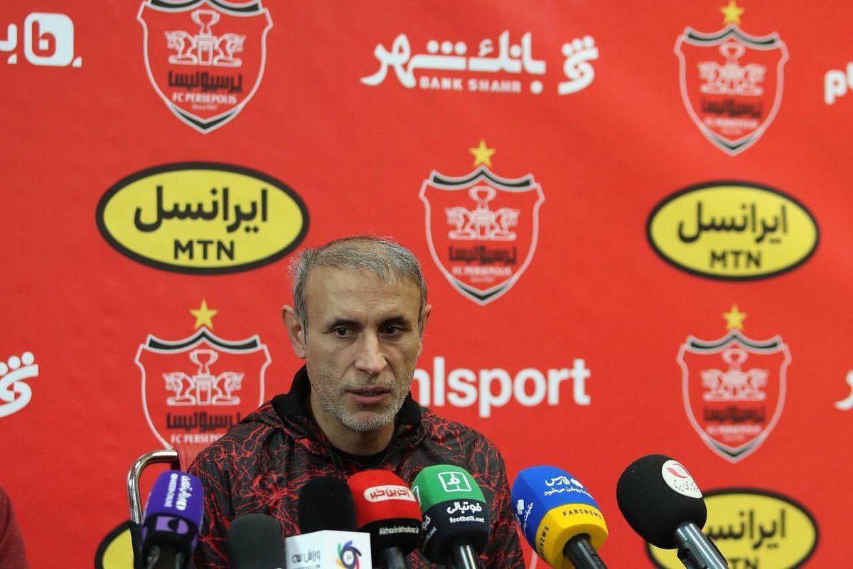 یحیی جان؛
۴۳ ساله افراد بی‌سواد که تو هیچ کاری تخصص ندارن جز اینکه خون مردم رو تو شیشه بکنن از همون بالا بالاها که گفتی برای مردم تصمیم میگیرن✌🏼
#مهسا_امینی 
#یحیی_گلمحمدی 
#اتحاد_رمز_پیروزی