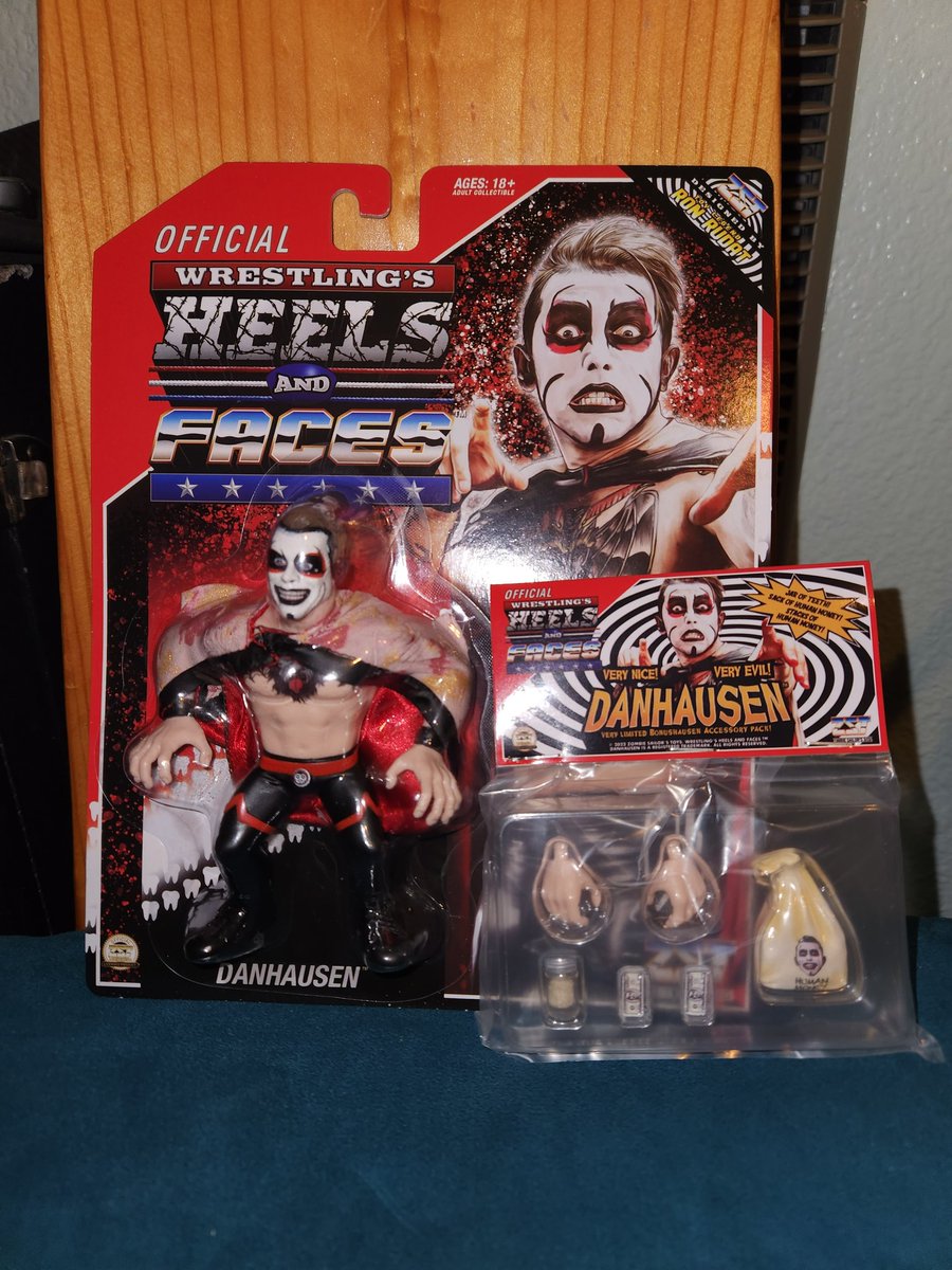 Both me an my GFs Danhausen figures showed up. Long wait but the quality is top tier. Thanks @TheZombieSailor #lovethatdanhausen