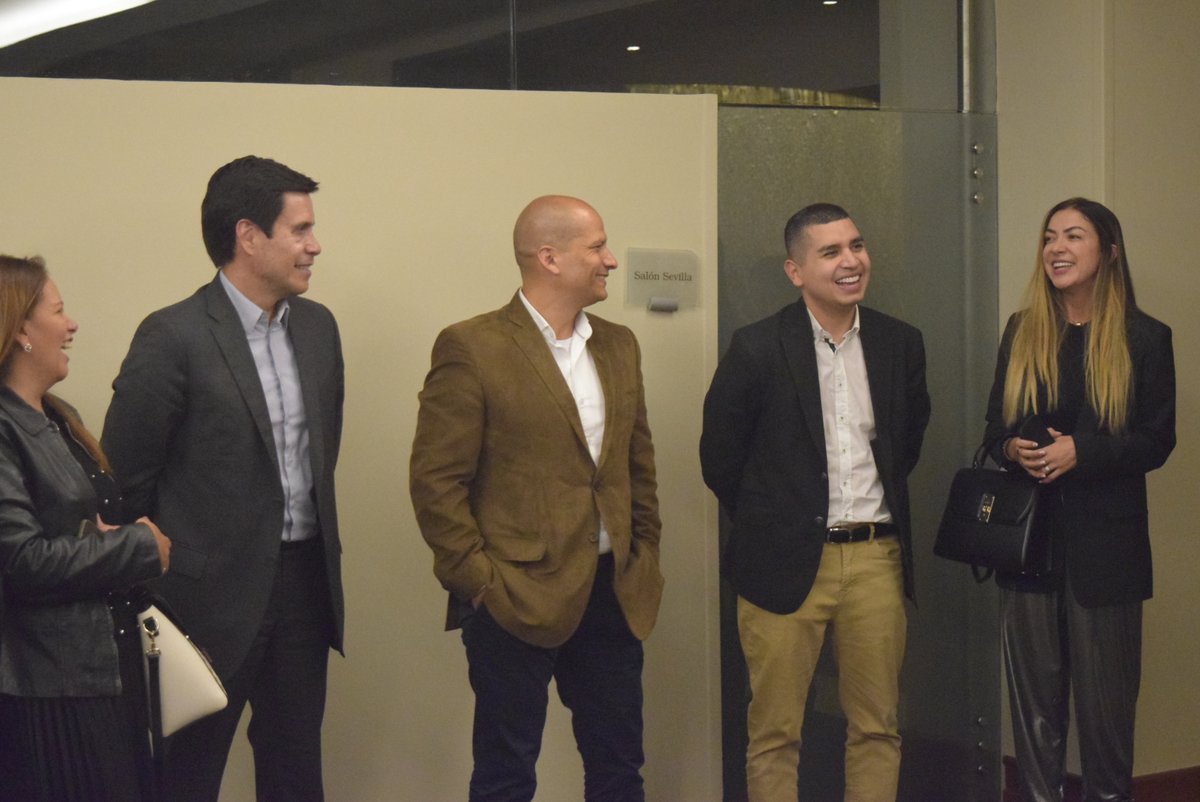 JoMalagon's tweet photo. #AEstaHora Nos reunimos con los presidentes de las Juntas Estratégicas y de los Comités Técnicos de Asobancaria, líderes del sector y motor del gremio para consolidar su agenda estratégica en 2023 https://t.co/yYhVOQvXCK