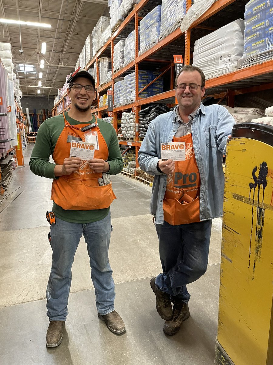 Recognizing D21 Adrian and Tim for proper safety when packing down and loading customers in Lumber. Awesome Job!! #THDSafety2023 @elizondo_iii @65fbea @13lucylu_HD @Chrissaw3 @JeffSmi05587241