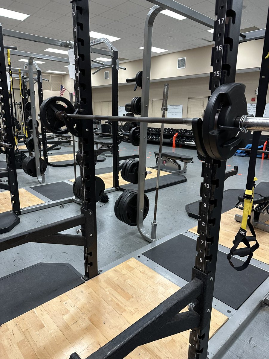 NateViland's tweet photo. If you or someone you know suffers from the inability to re-rack their weights, please reach out, their are people who can help #StrengthCoachProblems https://t.co/lPn7Lvx4Te