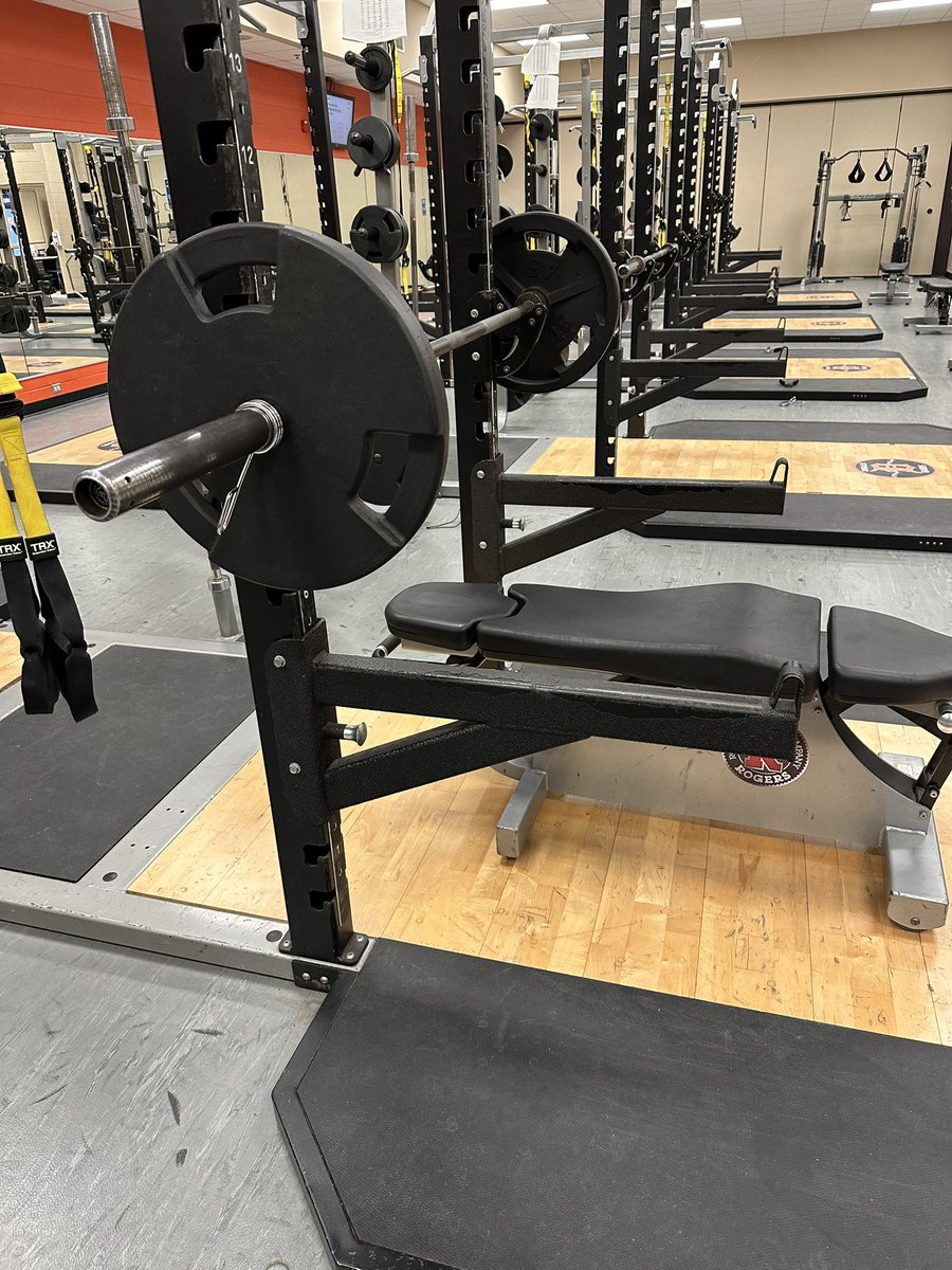 NateViland's tweet photo. If you or someone you know suffers from the inability to re-rack their weights, please reach out, their are people who can help #StrengthCoachProblems https://t.co/lPn7Lvx4Te