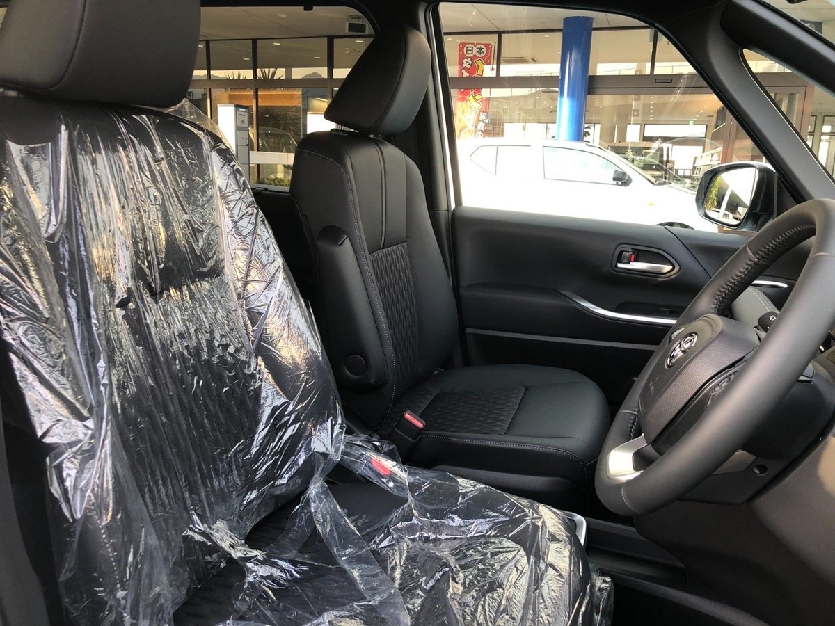 新型ノアデモカーが入庫しました‼️
S-Zグレード
ハイブリッド車7人乗り
色 ホワイトパールクリスタルシャイン

新型ノアには、「スーパーUVカットガラス」「ドアハンドシルバー」「専用17インチアルミホイル」が付いた最上位グレードとなっております😁👏

是非大嶋カーサービスへご来店くださいませ🚗