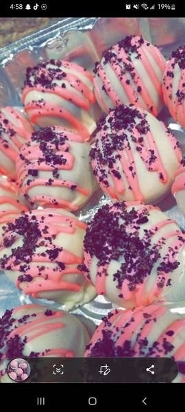 FatCheeToe1's tweet photo. Making some special Oreo Balls for Valentines Day!! #OREO #oreoballs #dessert #ValentinesDay #sweettooth https://t.co/J7KSPghwhd