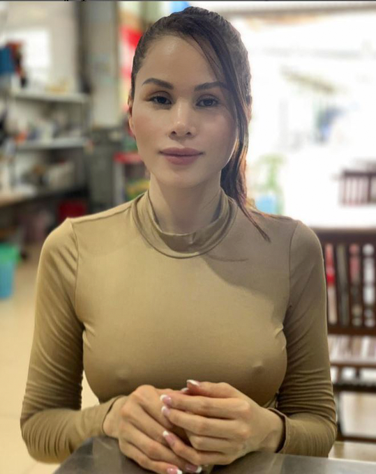 what is my eye color? 🍈🍈 https://t.co/2PUFaC8SVG