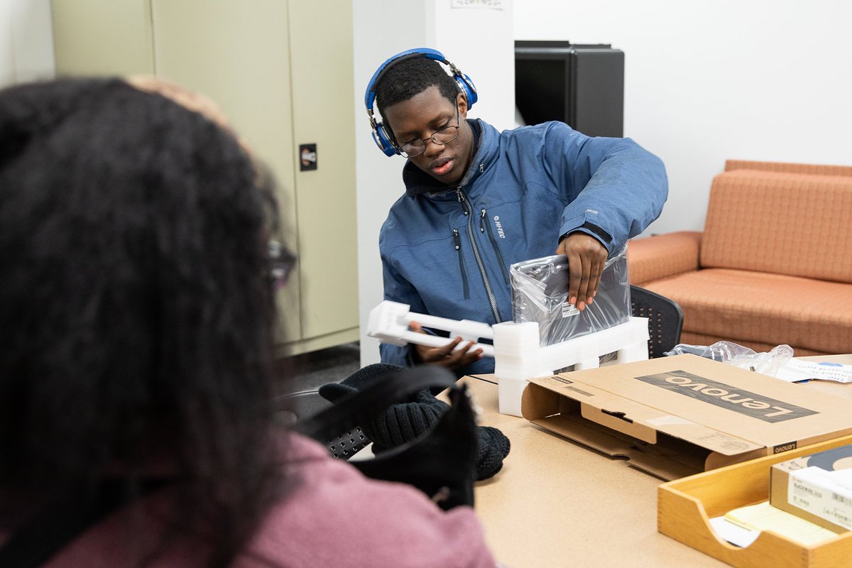normandale_cc's tweet photo. In 2020, we started a program that gave students who did not have access to a computer to complete their schoolwork a brand-new laptop. Since then, we've distributed 3,394 computers. Because that is #CaringCuriosityCommitment.
#StudentReady #NormandaleProud https://t.co/mbJuimJ83Z