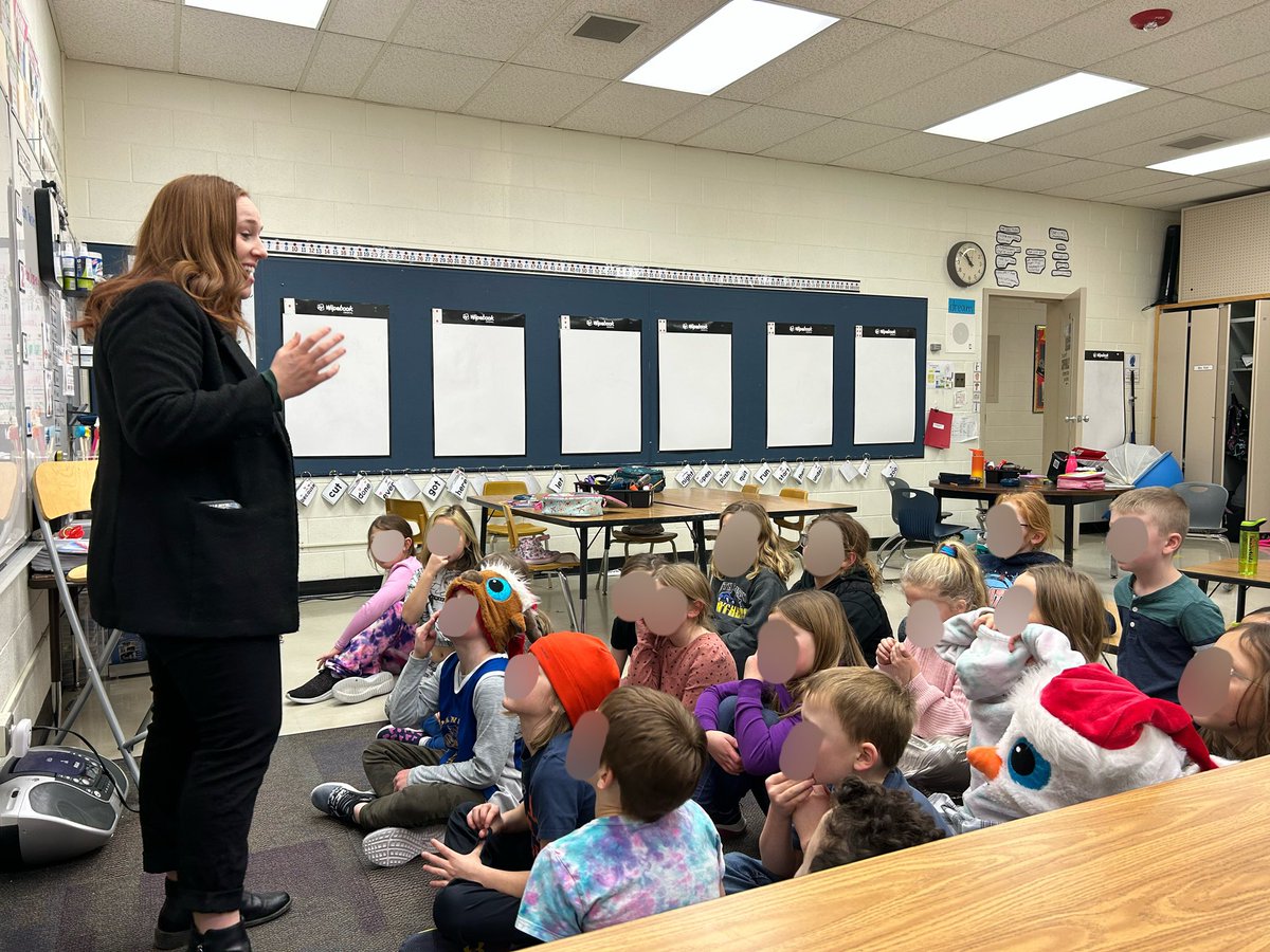 stephanieckay's tweet photo. Our class LOVED having @amandajebrace in our room to teach us about @thinkingclssrms 🧠 💭 https://t.co/gXSpzZ0y2W