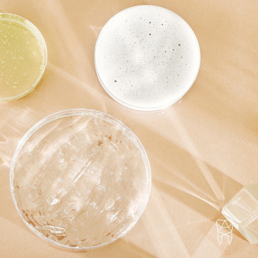 Did you know the ingredients used by dentists during in-chair teeth whitening are the strongest available teeth whitening products available? ⁠
⁠
Not only that, the ingredients in whitening, which are only available to dentists, are suggested to incr… instagr.am/p/CoJJz3cNlRI/