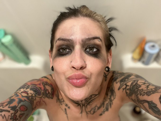 thriving https://t.co/MgHaNKQL3T<a href="/tag/newprofilepic"class="tags"><span>#newprofilepic</span></a>