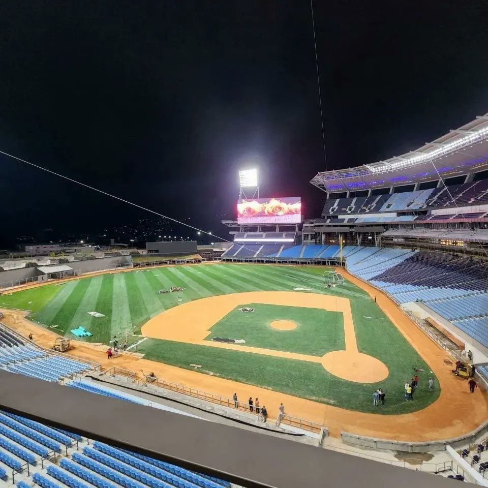 Tenemos el #EstadioMonumentalDeCcs para el disfrute de toda #Venezuela 🇻🇪 Gracias Presidente <a href="/NicolasMaduro/">Nicolás Maduro</a> por seguir impulsando la #PasionPorLoNuestro.  ¡Viva el Deporte! ¡Viva Venezuela!