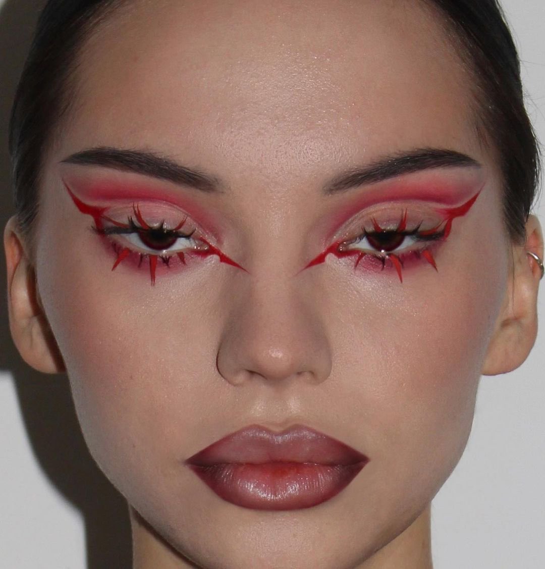SadaCollective's tweet photo. Makeup by Anya Kochergina ✨ #makeupartist https://t.co/JHeN3vfLDU