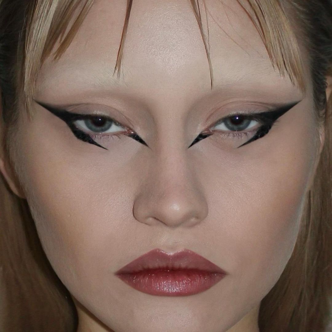 SadaCollective's tweet photo. Makeup by Anya Kochergina ✨ #makeupartist https://t.co/JHeN3vfLDU