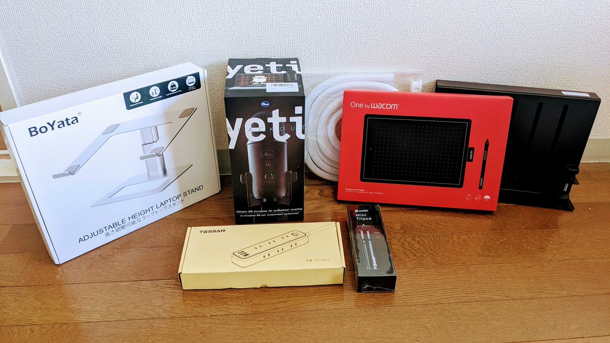 dshukertjrjp's tweet image. #FlutterGakkai でMVP賞に選んでいただき５万円分のゴージャスな景品をもらっちゃいました 🎁

いただいたガジェットでFlutterのチュートリアル動画バンバン作っていきます！

スポンサーのドコドア株式会社様、株式会社TORICO様本当にありがとうございました！
@docodoor_ @takuroando @FlutterGakkai