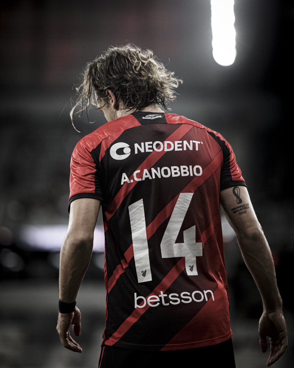 Mais um passo! 🤟🏼

Vencer, vencer e vencer novamente. 
É isso que queremos e é por isso que vamos seguir trabalhando sempre.

Agora é pensar no clássico e nada mais. Estamos juntos! <a href="/AthleticoPR/">Athletico Paranaense</a> 👊🏼🔴⚫️