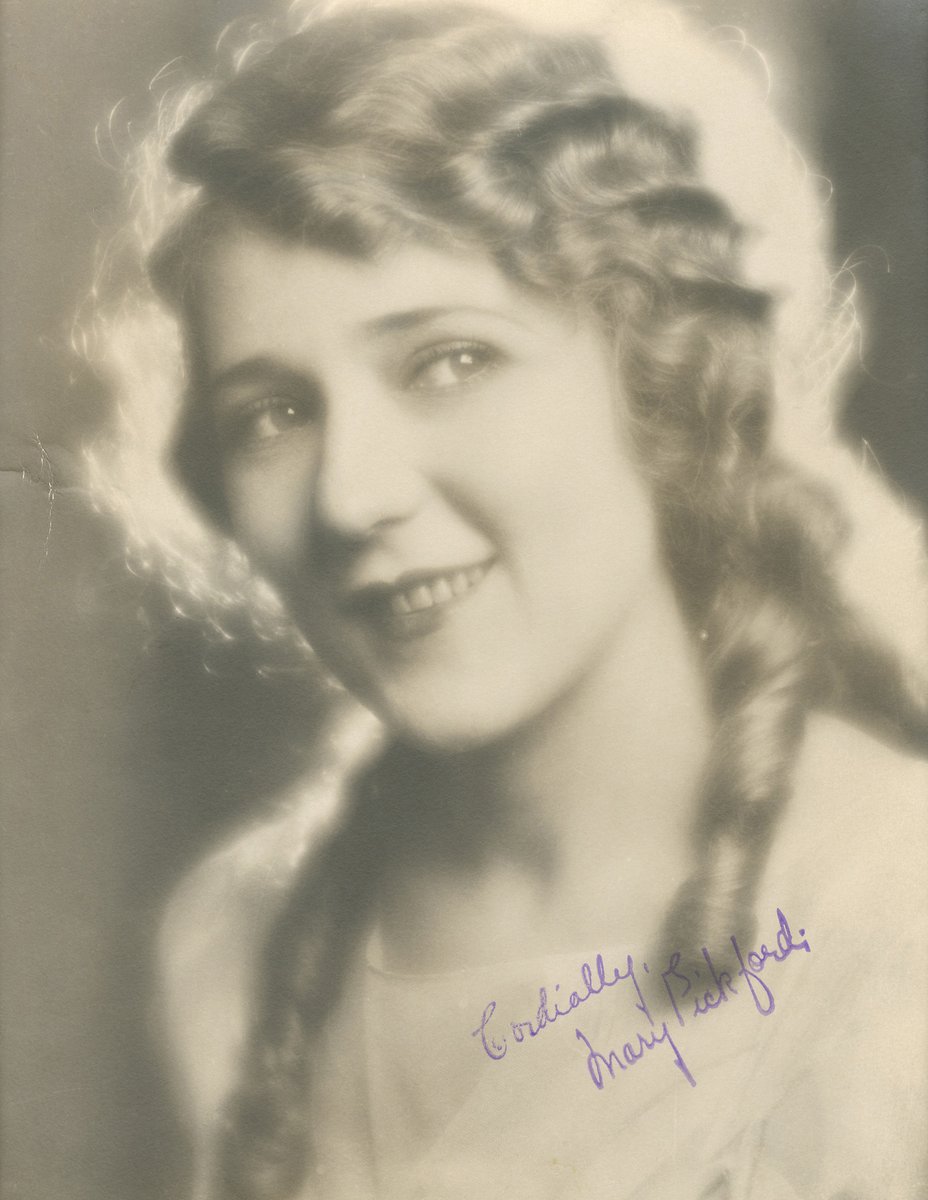 phiauction's tweet photo. Legend of Movie-making in
Iconic Visions, Photography Auction
Portrait of Actress Mary Pickford

AUCTION ENDS SOON:
Thur., Feb. 2 2023
@ 5 PM EST

⁠VIEW LOT &amp; BID
https://t.co/mVx2VDSNVL
1920s
Gelatin silver print
8.5 x 6.5 in
Autographed by the artist

#MaryPickford #photo #art https://t.co/2RuAYaWHnd