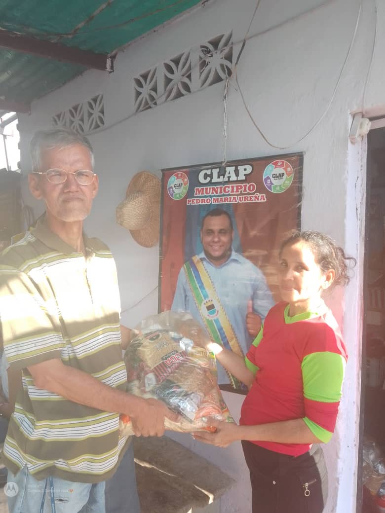 #01Feb
Agradecemos al Pdte.<a href="/NicolasMaduro/">Nicolás Maduro</a>, Gob.<a href="/FreddyBernal/">Freddy Bernal</a>, Alcalde <a href="/AlcaldeUreJhonC/">Jhon Carrillo</a> a la Gmas Táchira <a href="/wcontreraspsuv/">William Contreras</a> por garantizar y beneficiar a nuestro Municipio #PedroMariaUreña, con la atención de la Bolsa de alimentación #CLAP  para 1mil739 Familias #SoyComunicadorClap