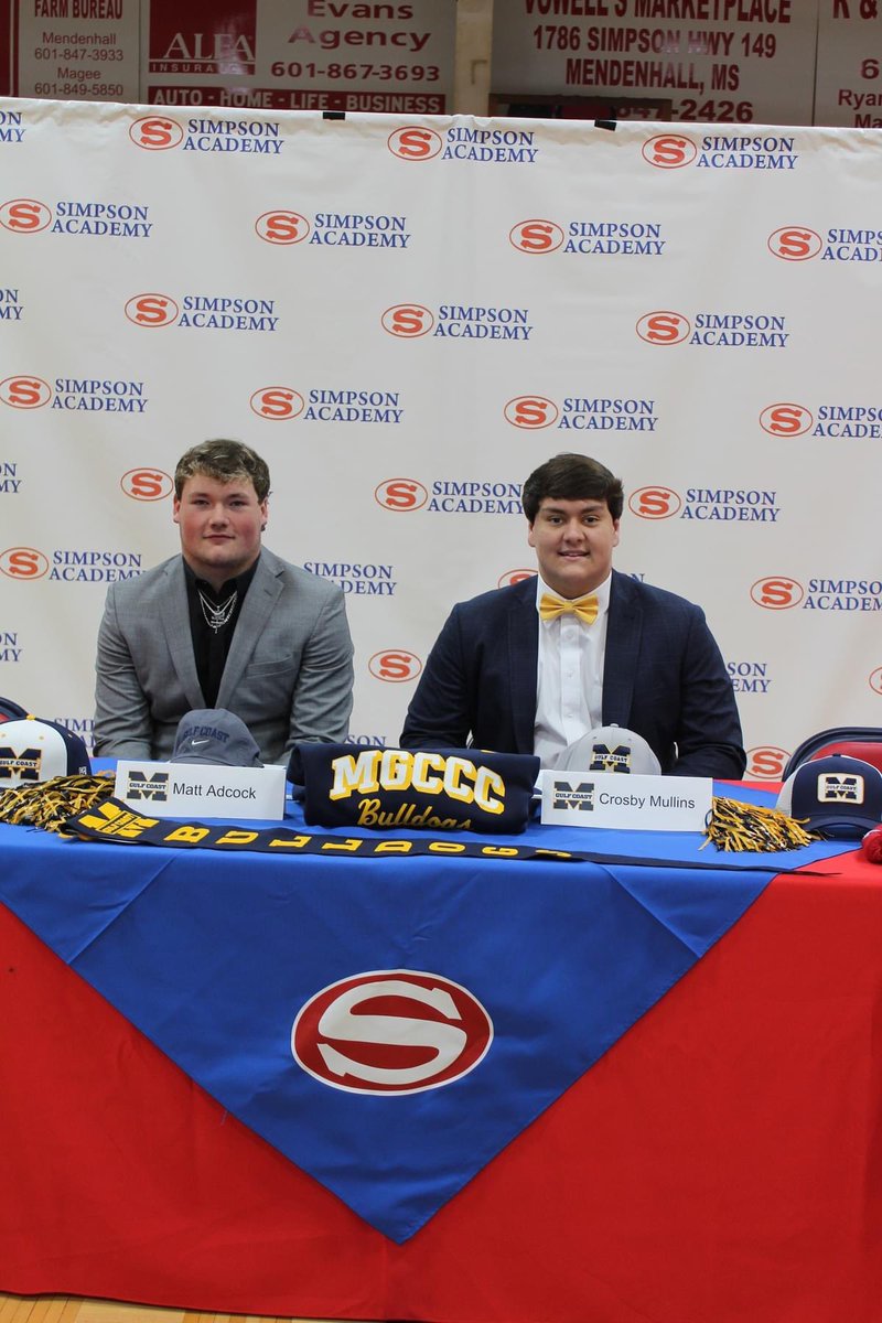 Crozm4's tweet photo. Made it official! ✍🏼 Go dawgs! @MGCCC_FOOTBALL @SCACougarSports @MattAdcock10 @CoachWrightPerk @EMcCray70 @Nick_Louvier1 @toddmangum https://t.co/LGUYJVVawj