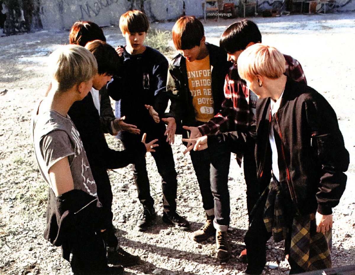 Hybe 이게 네가 말하는 가치 없는 8년이야? new jeans 데뷔 6개월 만에 따라잡은 8년이야. 나는 전정국과 BTS를 잘 대해야 한다고 말할 수 밖에 없어요. 그들 없이는 오늘의 hybe가 없을거예요. 물을 먹고 우물을 파는 사람을 잊지 말아요. 우리 아미는 계속 있을거예요.#JUNGKOOK #HYBE <a href="/bts_bighit/">BTS_official</a>