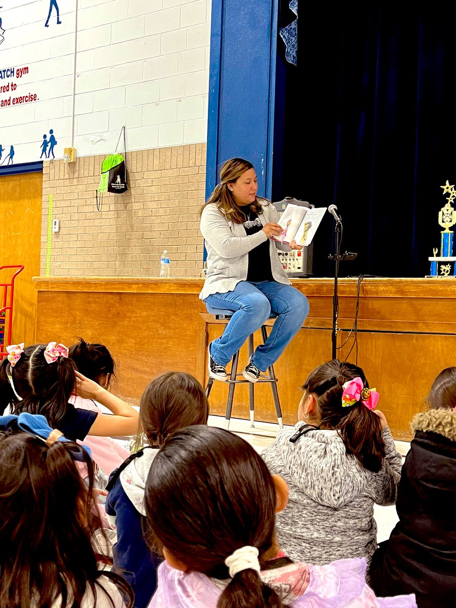 CBorrego_PHHS's tweet photo. Huge shoutout to my dear friend and Clint Lion @adrielovesyou for coming home to read to our Cubs. We loved having you today for our World Read Aloud Day. You’re amazing and can’t wait for more visits!! #HomeGrown #Clint #Surratt #OnceALion #ClintWRAD2023 #WDS #WorldReadAloudDay https://t.co/bxKZZ3wLv4