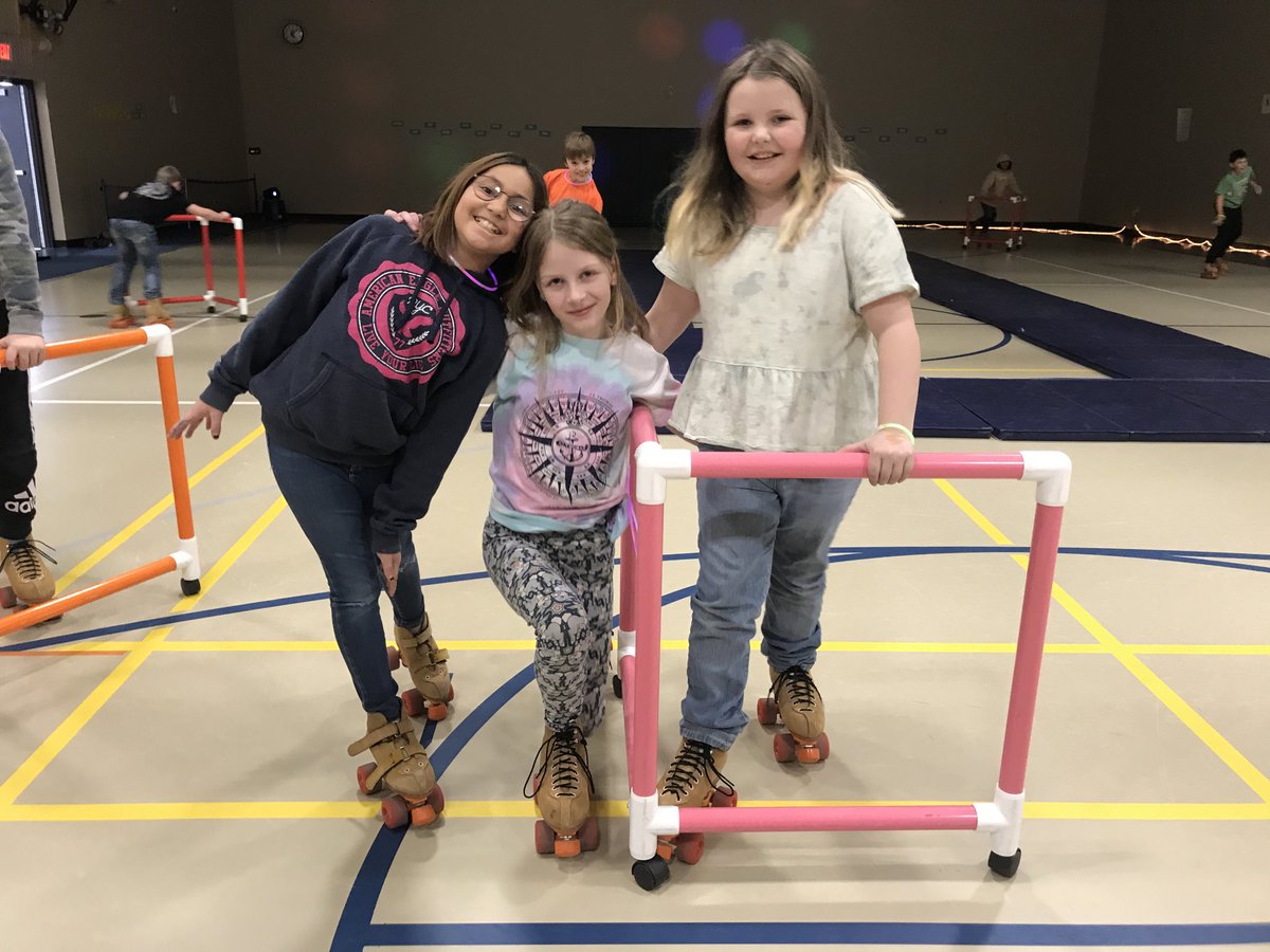 luv2tchwin's tweet photo. Last day…. Last week… Rollin’ with 4th grade besties. #4thgradelife  #HLWWProud https://t.co/2sBGfq0e91