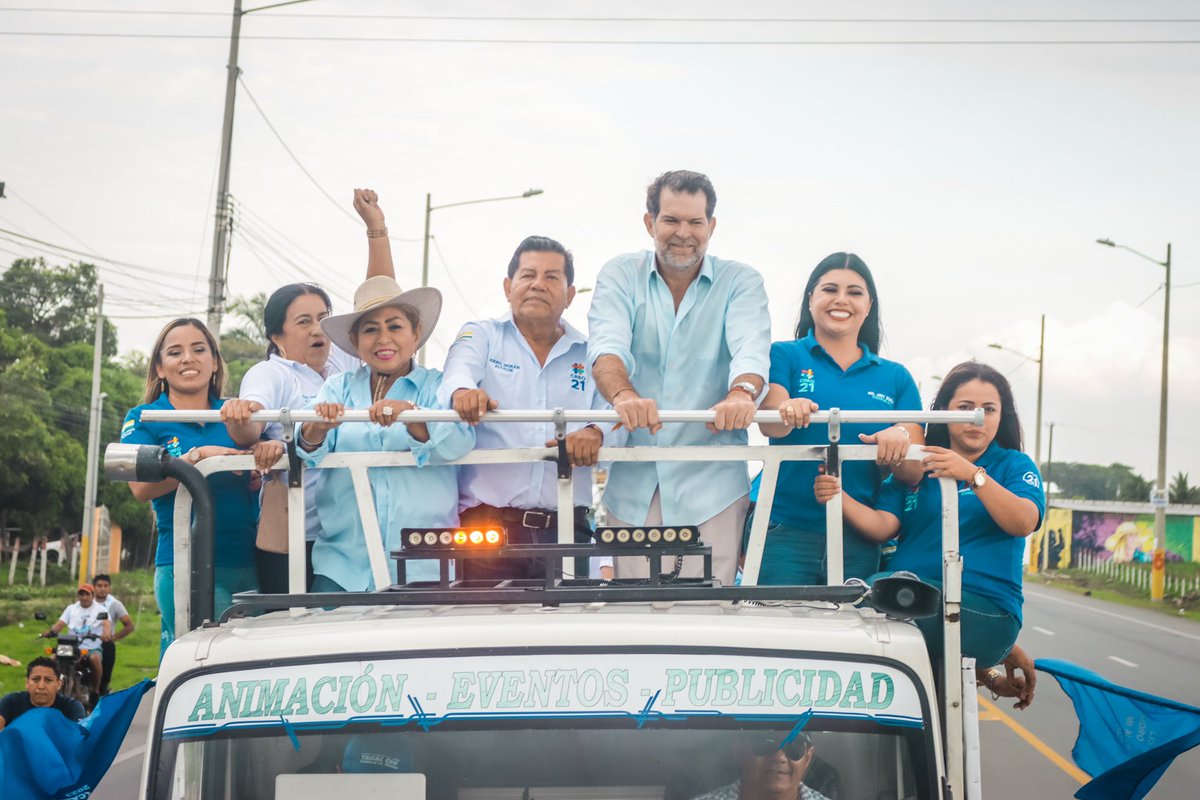 ftabacchir's tweet photo. Lomas de Sargentillo #VotaTabacchi ¡Gracias por unirse a la reconstrucción del #Guayas! https://t.co/10CXA1mOFx